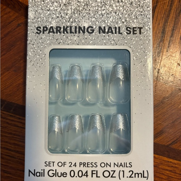 Sparkling Nail Set - Silver Glitter - Picture 1 of 1